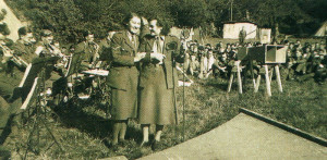 The ‘Two Eileens ’ and the RAMC Orchestra entertain the troops of the BEF after their return from France via Dunkirk.