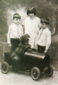Kathleen Hawking, her two youngest brothers Ken and Den, and their dog Chummy, who loved being taken for a ride in this toy car