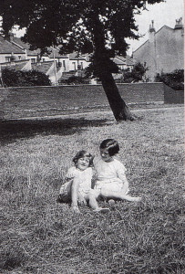Happy days around 1930 on the common ‘where all the children built their hay dens’ and the writer and her sister Audrey dreamed of being two dancing queens of the future.